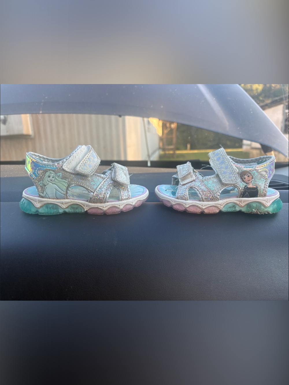 Disney Frozen light up size 7 toddler shoes- Silver/Teal